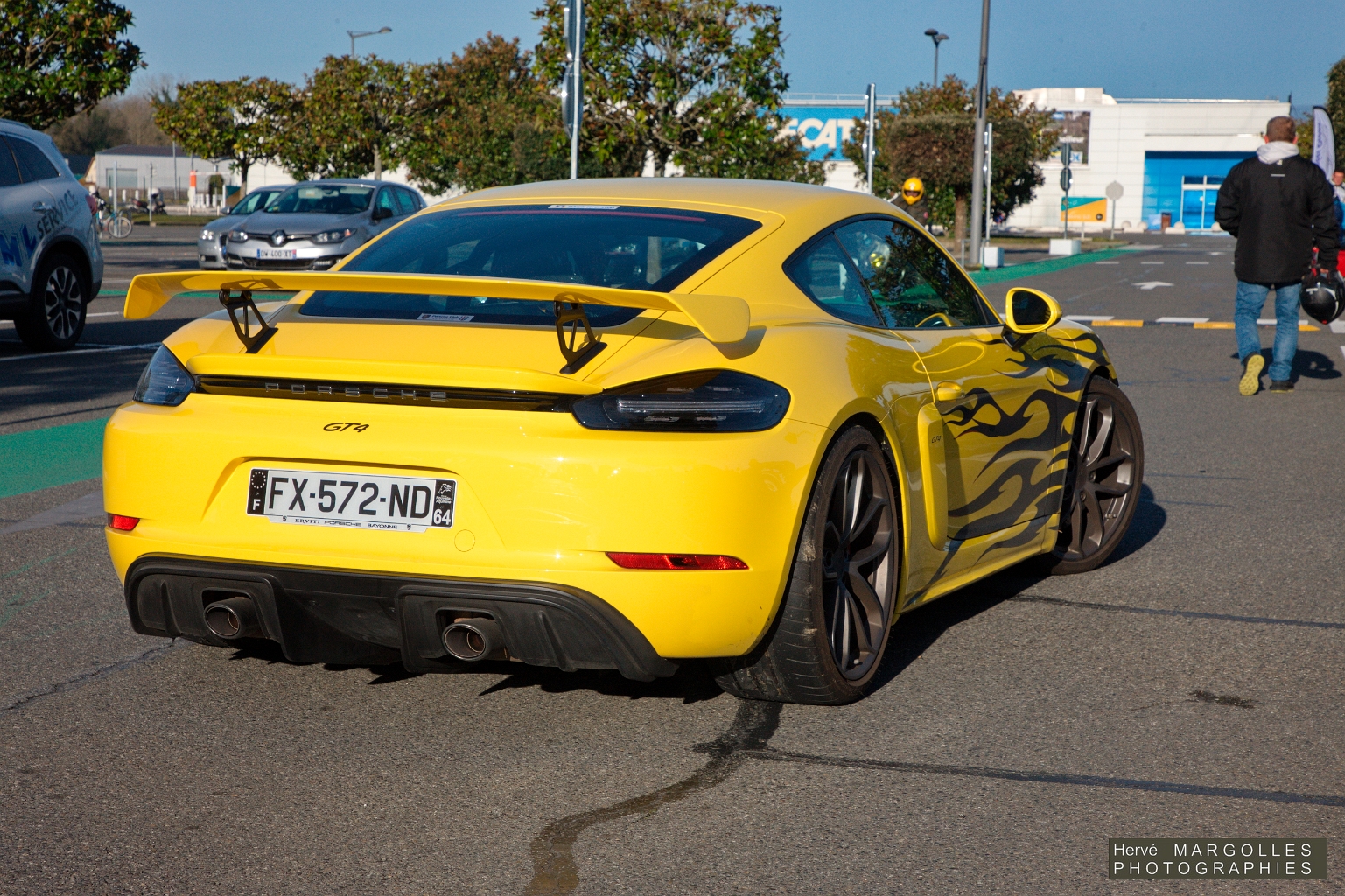 Porsche 911 GT4-01.jpg